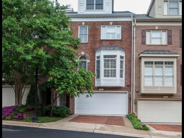 2217 N Oak Ct, Arlington, VA 22209