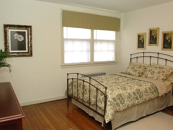 Sheridan Manor Apartments - Bedroom