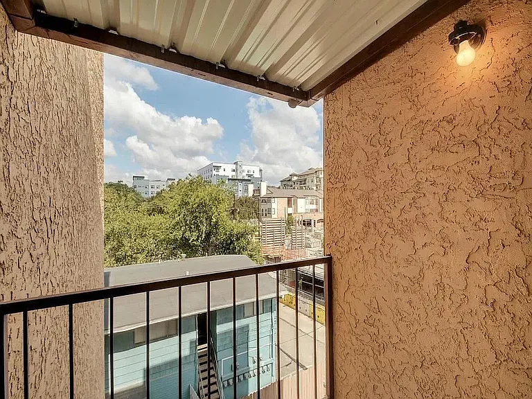2409 Leon St #207 — Photo 20