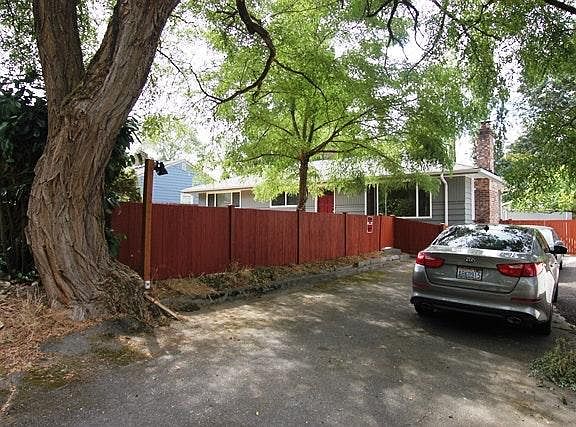 2nd image of 1547 NE 171st St