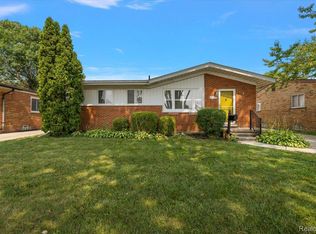 21513 Willow Wisp St, Saint Clair Shores, MI 48082