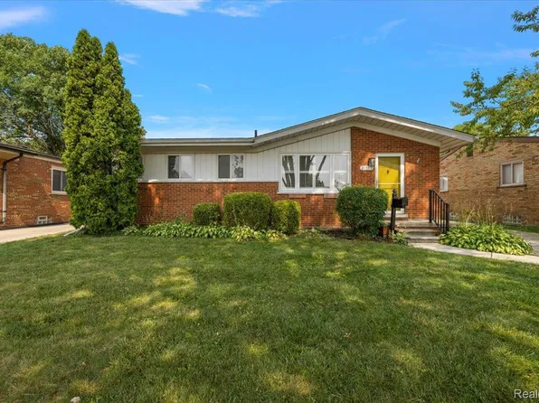 21513 Willow Wisp St, Saint Clair Shores, MI 48082