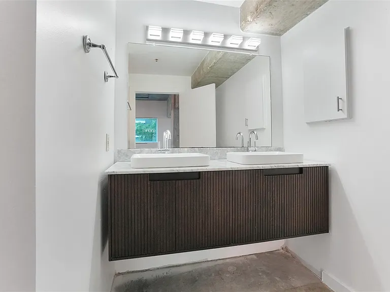 2000 Bagby St #2401 — Photo 11