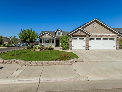 3021 N Apricot Ave, Fresno, CA, 93727