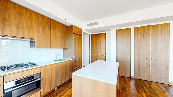 Sold by LEVEN Real Estate | media 7