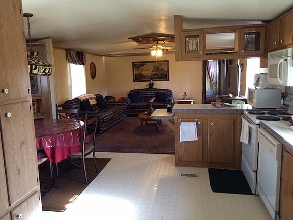 3rd image of 1058 Royal Cir
