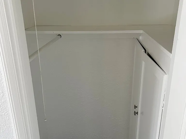 Evans Apartments — Photo 18