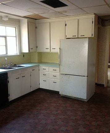 5th image of 2367 E Market St