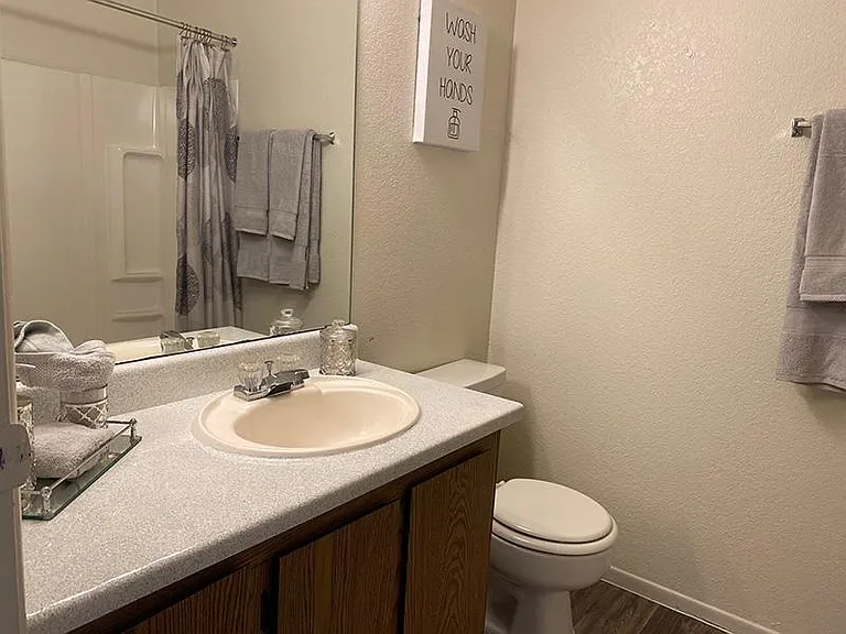 Falcon Glen Apartments — Photo 17