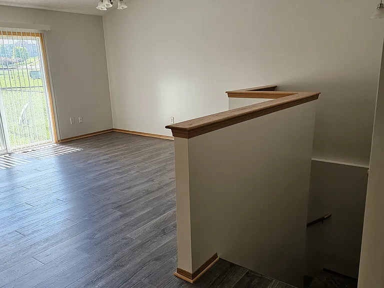 504 Stonedale Dr — Photo 3