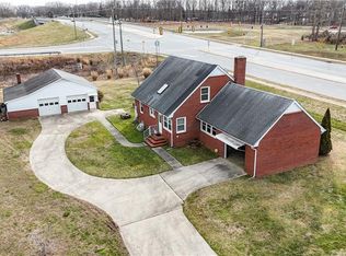 5200 Skylark Dr, Greensboro, NC 27405