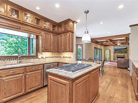5th image of 292 Breckenridge Ln