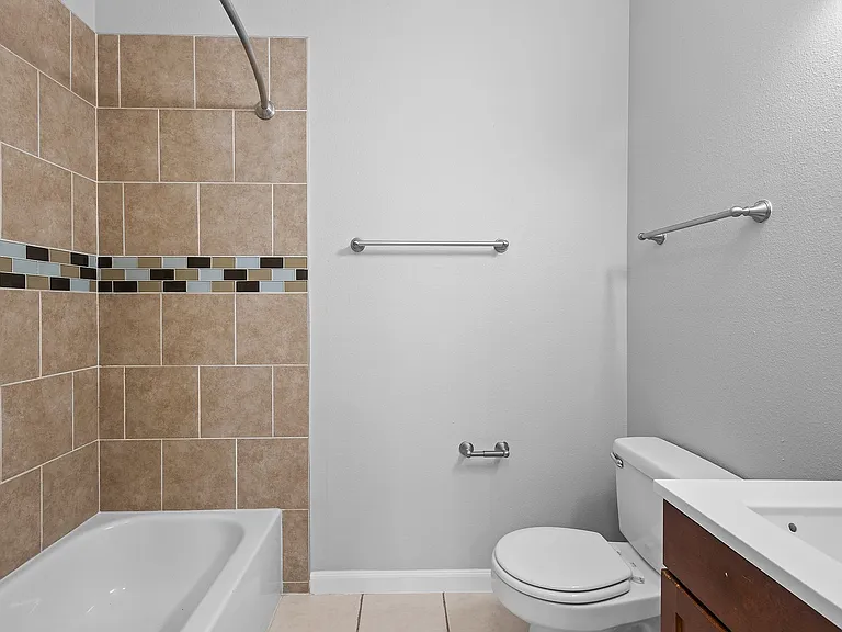 1485 Clayton — Photo 24