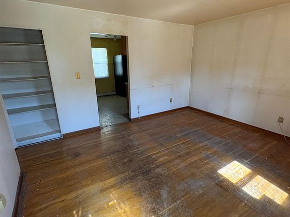 3rd image of 9712 Dunraven Dr