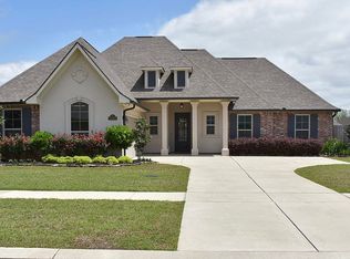 326 Camelback Dr, Bossier City, LA 71111