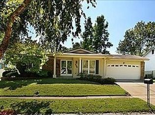 526 Blazedwood Dr, Ballwin, MO