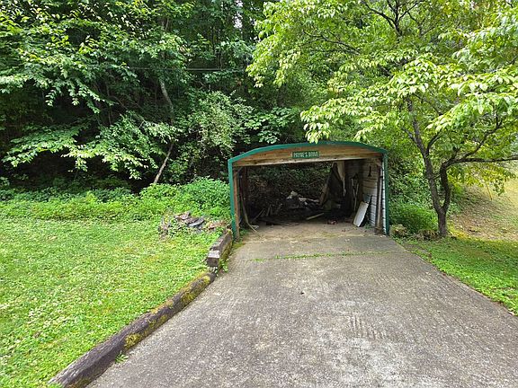 4th image of 123 Woodland Est