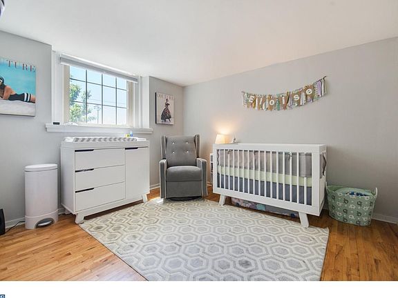 3rd image of 915 Bainbridge St #201