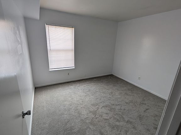 3rd image of 1456 Deerpond Ln