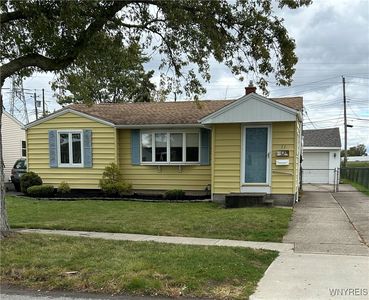 35 Patton Ln, Cheektowaga, NY, 14225