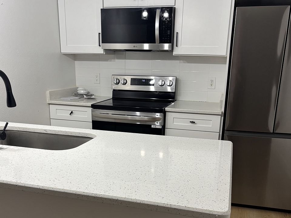 1st image of 5305 SE 28th Ln APT D