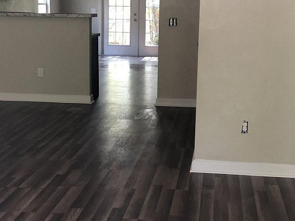 3rd image of 550 NE 25th St