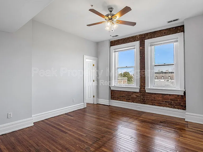 1124 Hull St #D — Photo 10