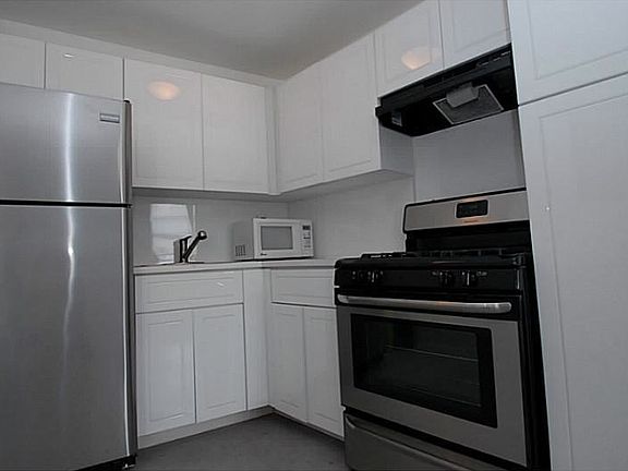 2nd image of 710 Washington Ave APT 502