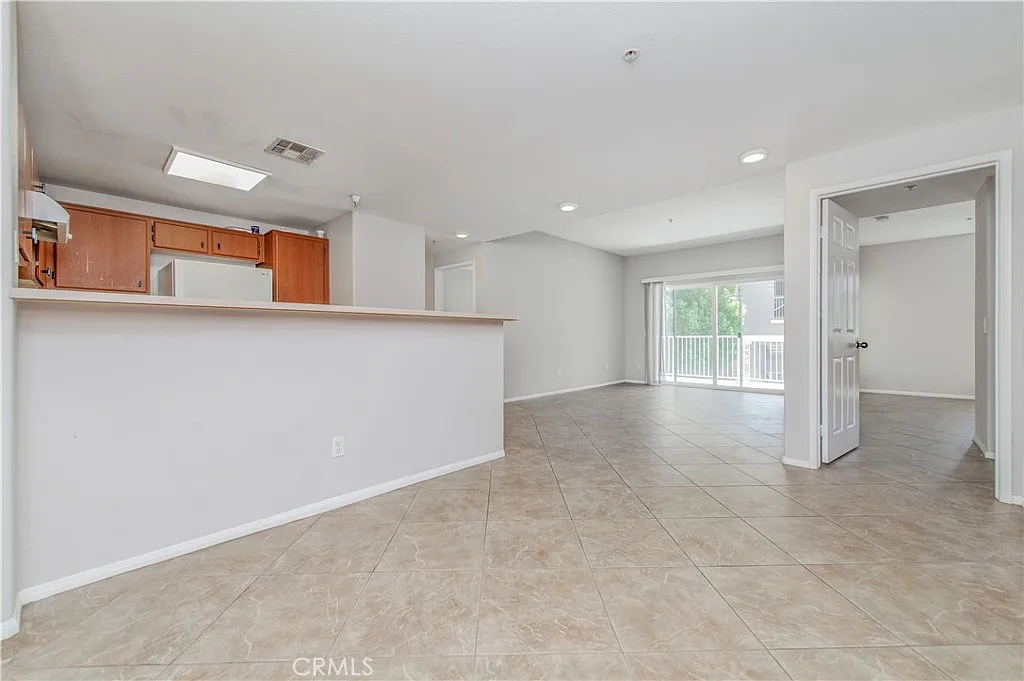 2 bed, 1101 sqft, $2,300 — Photo 1