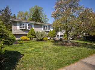 6 Heather Ln, Orangeburg, NY 10962