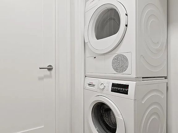 3rd image of 40 Linden Blvd APT 4C