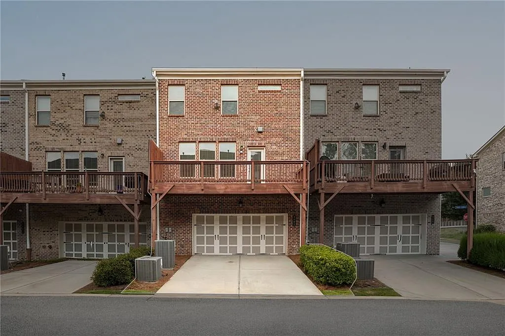 3 bed, 3.5 bath, 2100 sqft, $3,700 — Photo 2