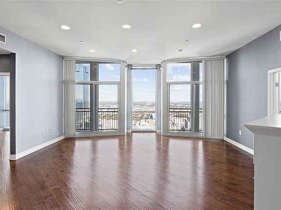 4th image of 500 Throckmorton St APT 2401