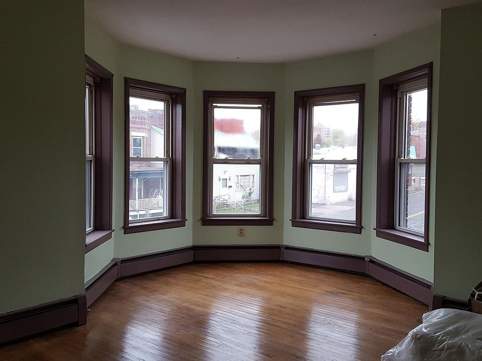 2nd image of 125 Cabot St #E2