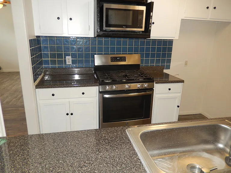 2710 Mount View Dr — Photo 9