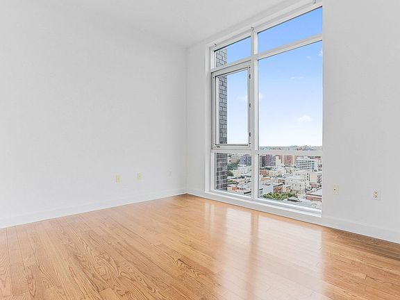 3rd image of 11-24 31st Ave APT 14E