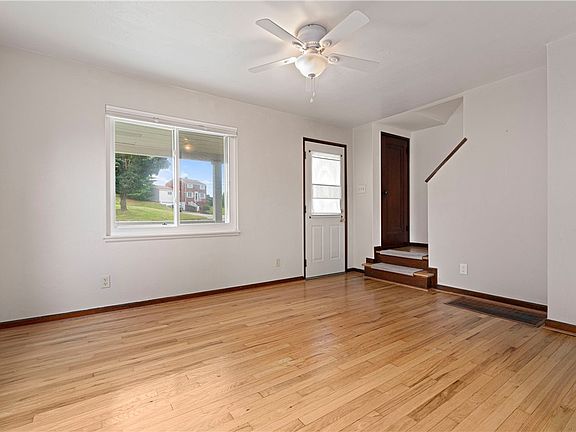 4th image of 1581 Woodbine St