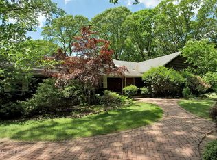 10 Chelmsford Dr, Muttontown, NY 11545