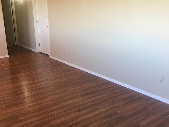 5th image of 427 E Limberlost Dr