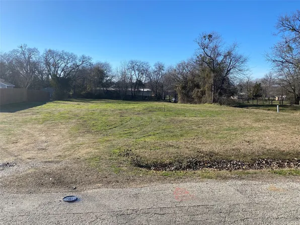 520 N Church St, Pilot Point, TX 76258