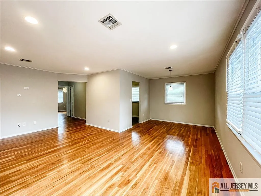 2 bed, 1.0 bath, $2,300 — Photo 3