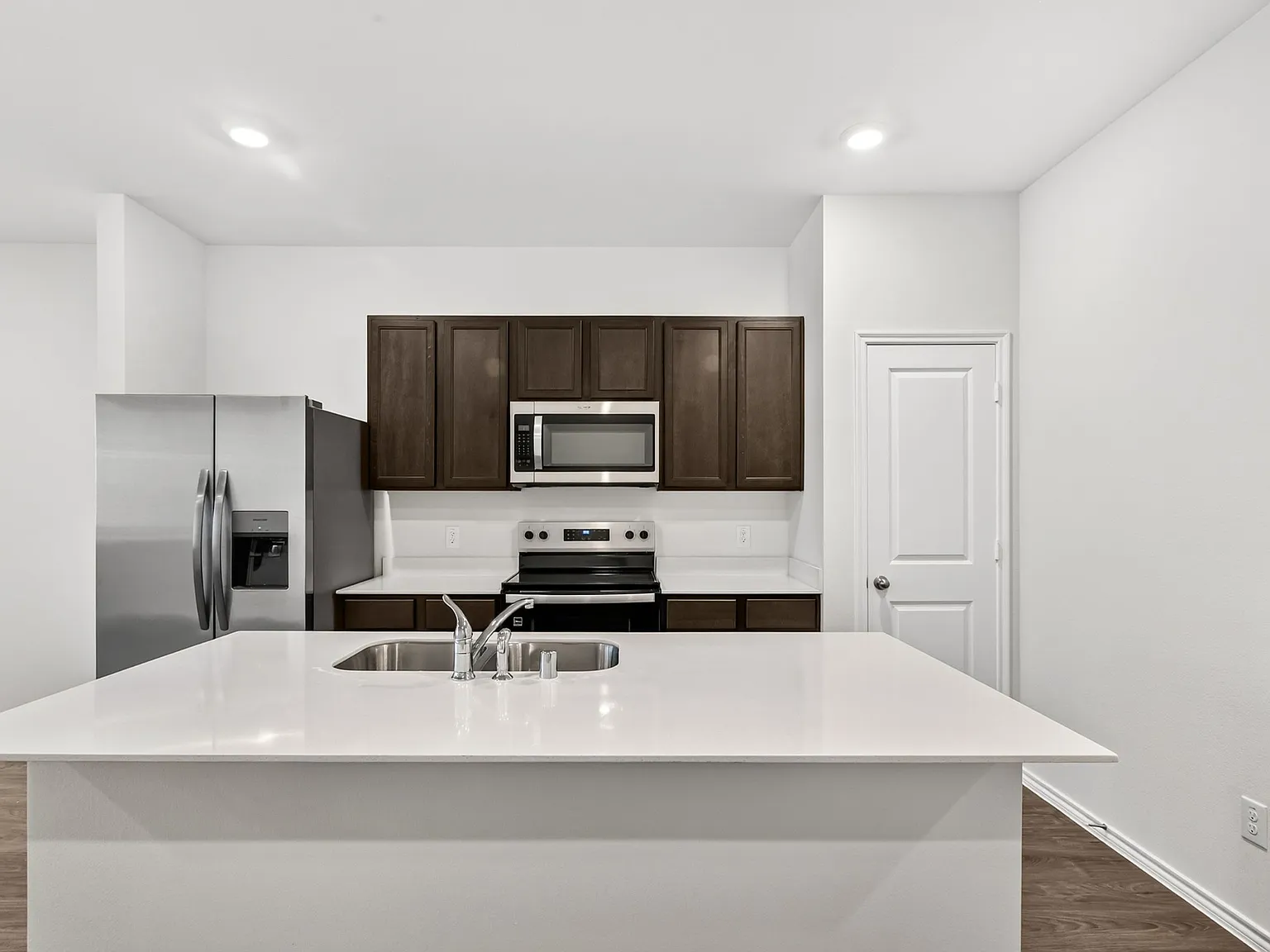 4 bed, 2.5 bath, 1510 sqft, $1,699 — Photo 3
