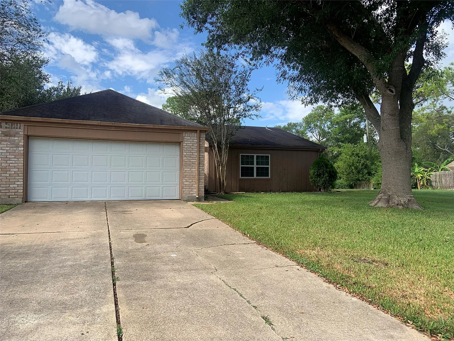 3 bed, 2.0 bath, 1850 sqft, $2,300 — Photo 2