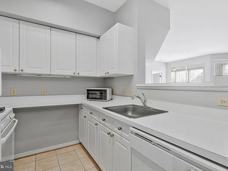 1625 International Dr #321 — Photo 10
