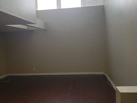 5th image of 2338 S Grand Blvd