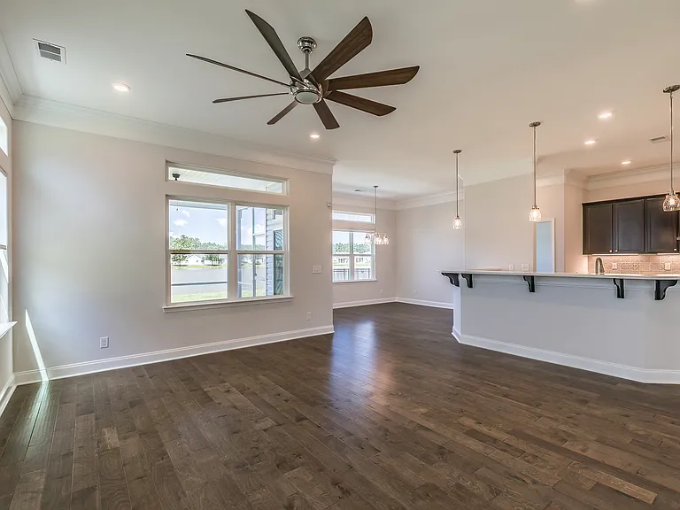 327 Fort Sullivan Dr — Photo 4