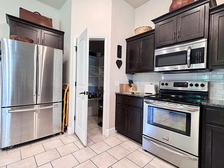 2610 S Jackson Ave — Photo 14