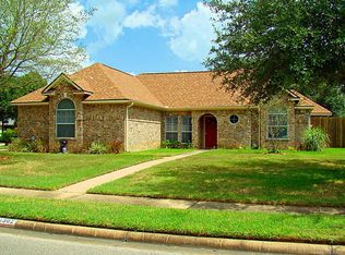 1302 Quail Holw, Sealy, TX 77474