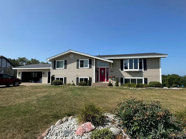 913 Turner Rd, Kingsford, MI 49802