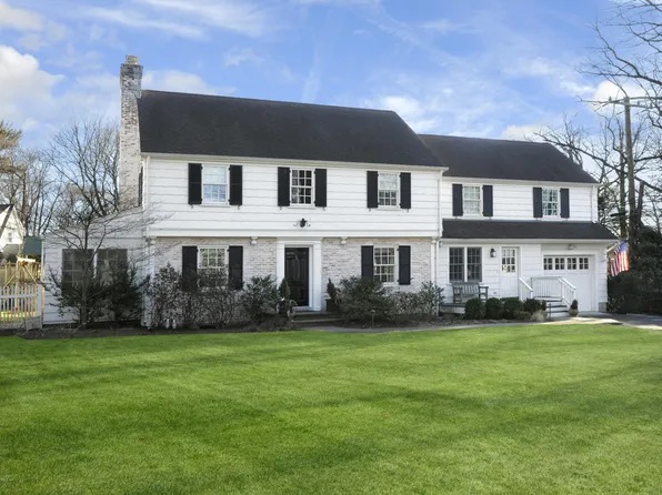 2 Owenoke Way, Riverside, CT 06878